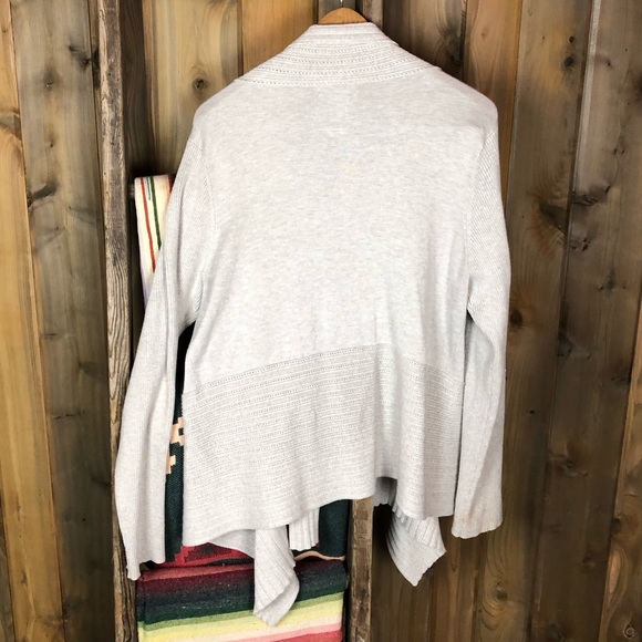 Linda Matthews sweater cardigan. - Picture 4 of 5